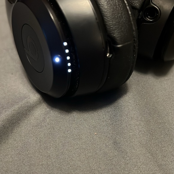 Beats Solo 3 - needs new band - Picture 7 of 8